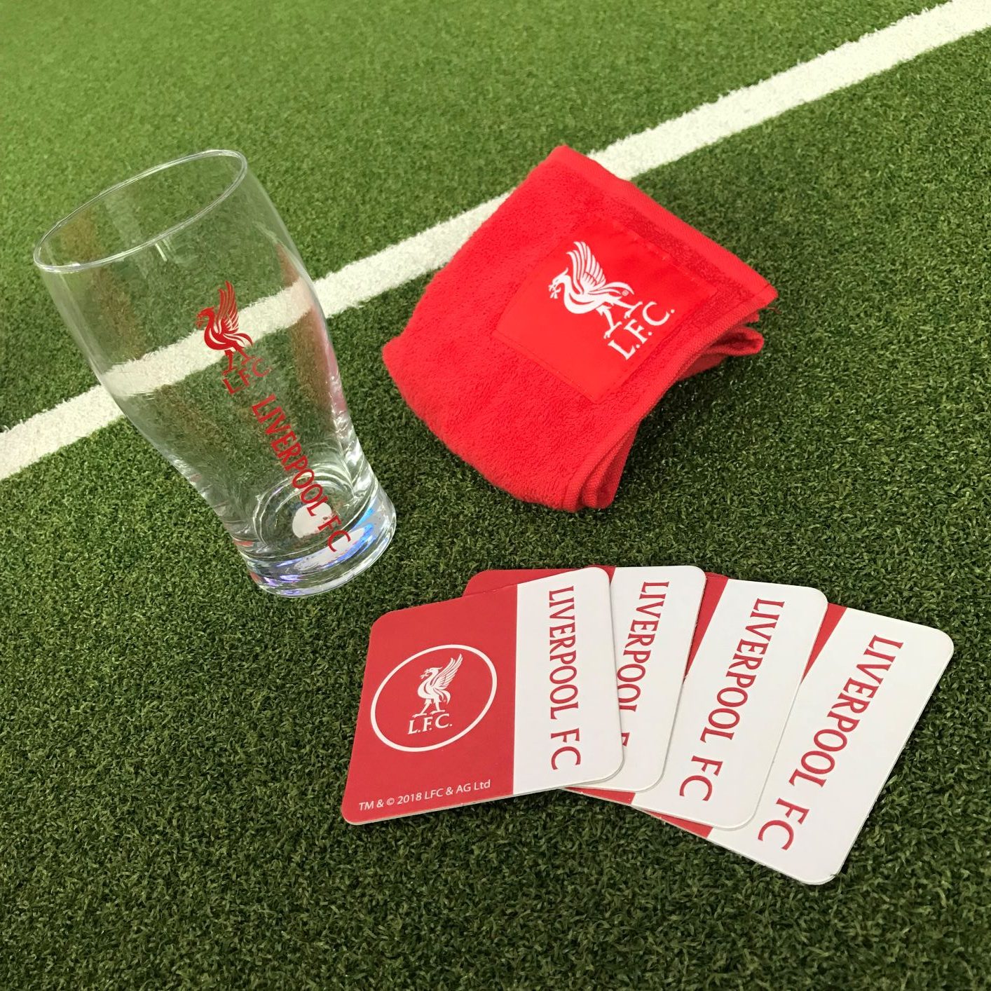 Liverpool FC Pint Glass Mini Bar Set